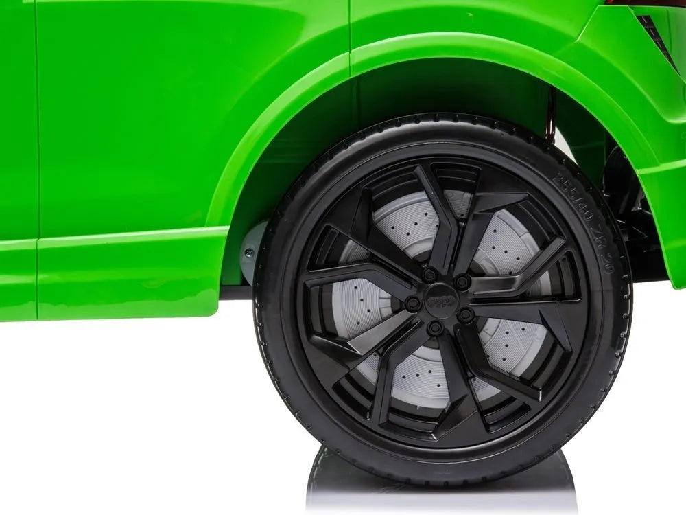 Akumuliatorinis automobilis Audi RS Q8 su LED žibintais, MP3 ir nuotolinio valdymo pulteliu Baltas