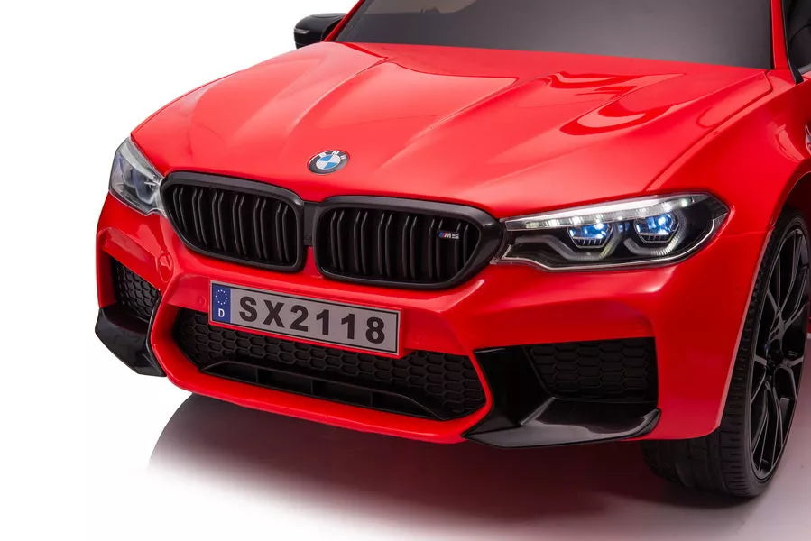 Akumuliatorinis automobilis BMW M5 su platforma tėvams, raudonas, lakuotas