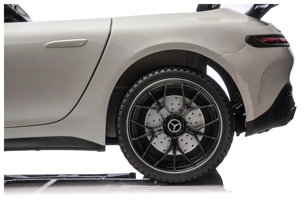 Akumuliatorinis automobilis Mercedes AMG DK-GT63 24V šviesiai pilkas
