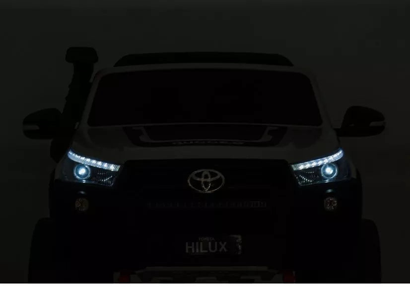 Akumuliatorinis automobilis Toyota Hilux su nuotolinio valdymo pulteliu, LED žibintais, MP3, juodas lakuotas