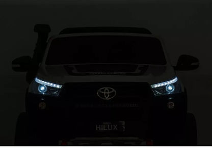 Akumuliatorinis automobilis Toyota Hilux su nuotolinio valdymo pulteliu, LED žibintais, MP3, juodas lakuotas