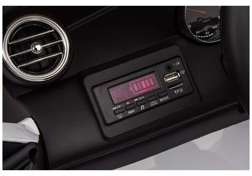 Dvivietis akumuliatorinis automobilis Mercedes GLC 63S LED žibintai MP3 Baltas