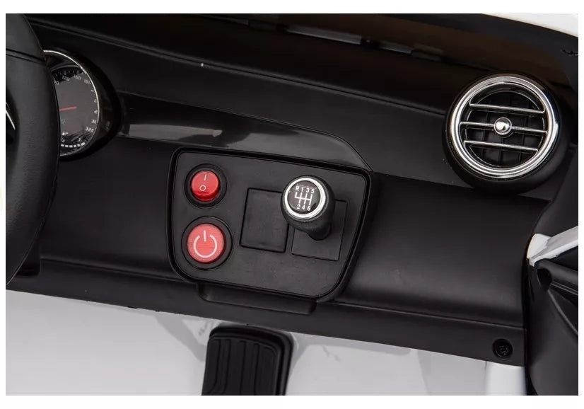 Dvivietis akumuliatorinis automobilis Mercedes GLC 63S LED žibintai MP3 Baltas