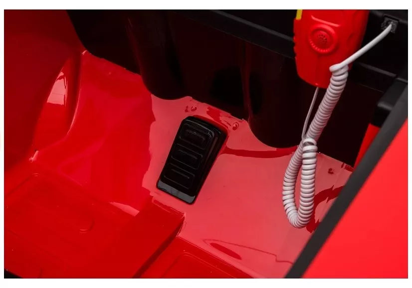 Raudonas gaisrinės automobilis – vaikiškas elektromobilis