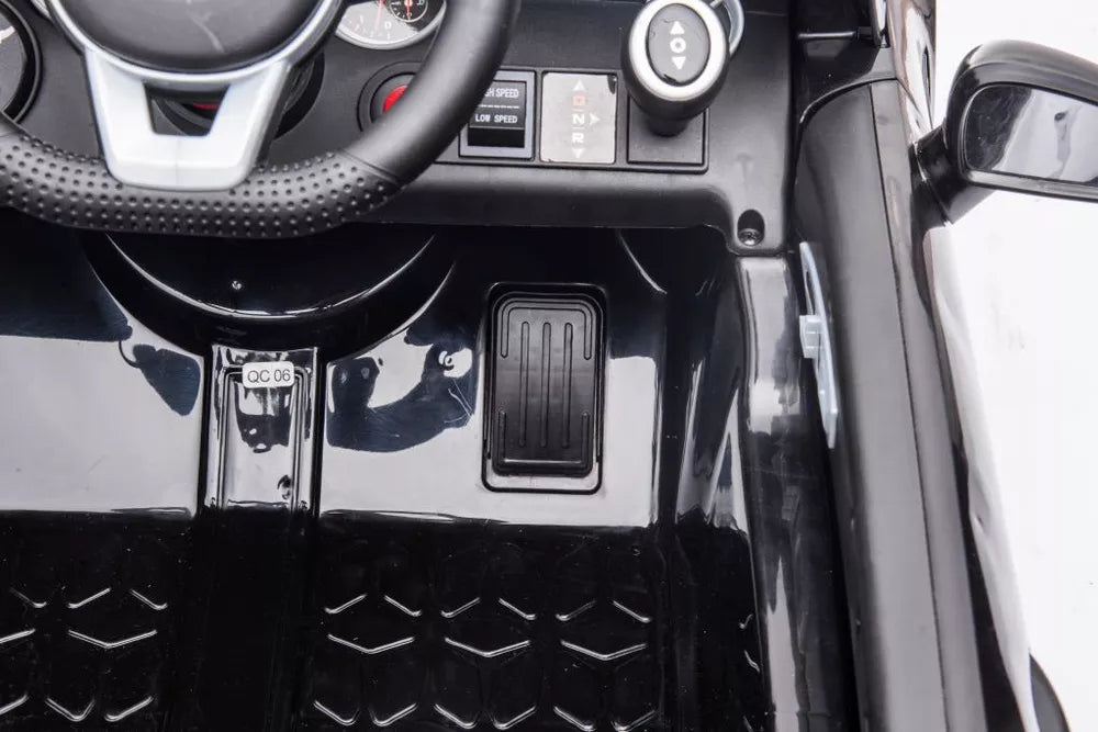Vaikiškas elektromobilis Mercedes SLC 300 baltas